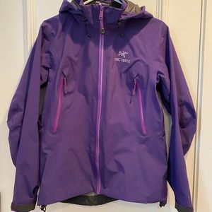 Arc’teryx AR BETA Jacket Women’s Size Medium (M) Purple